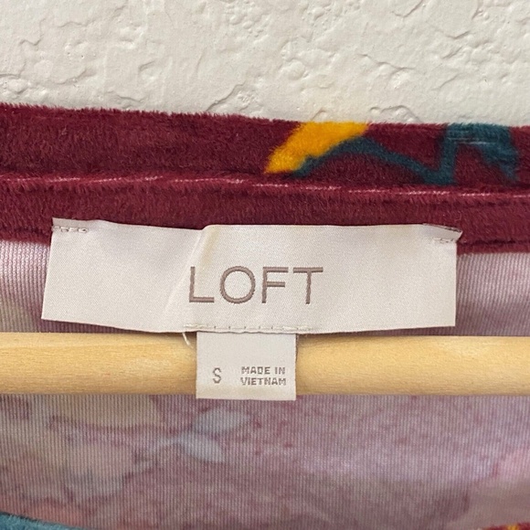 LOFT Velour Velvet Top Size Small Burgundy Floral Long Sleeves - Picture 4 of 5